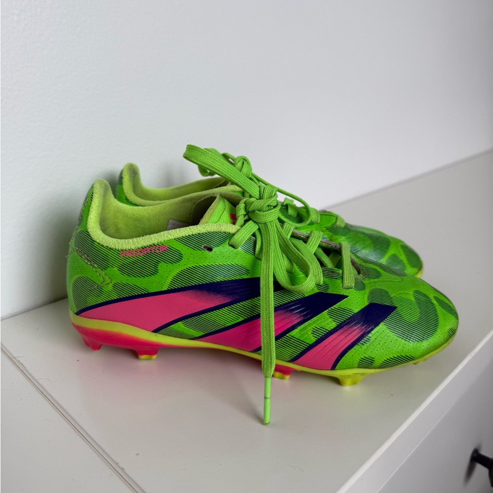 Adidas girls predator soccer cleats - size 13.5